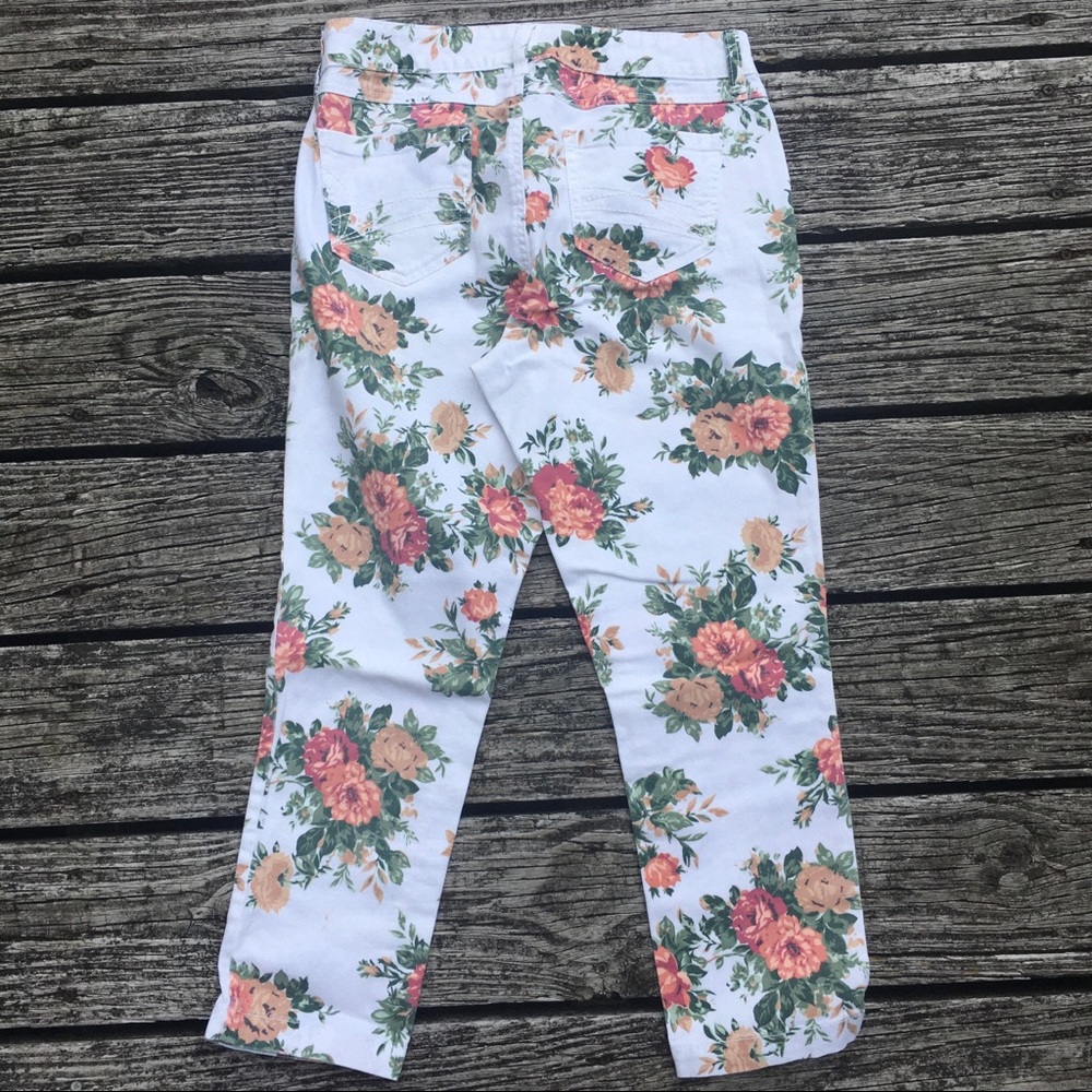 Metaphor | Floral Capris - Picture 4 of 7